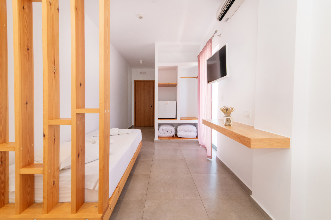 Superior 3-bed 4